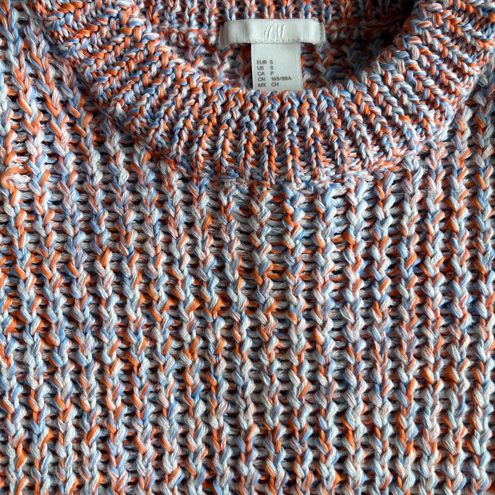 Sweater size small - Picture 3 of 3